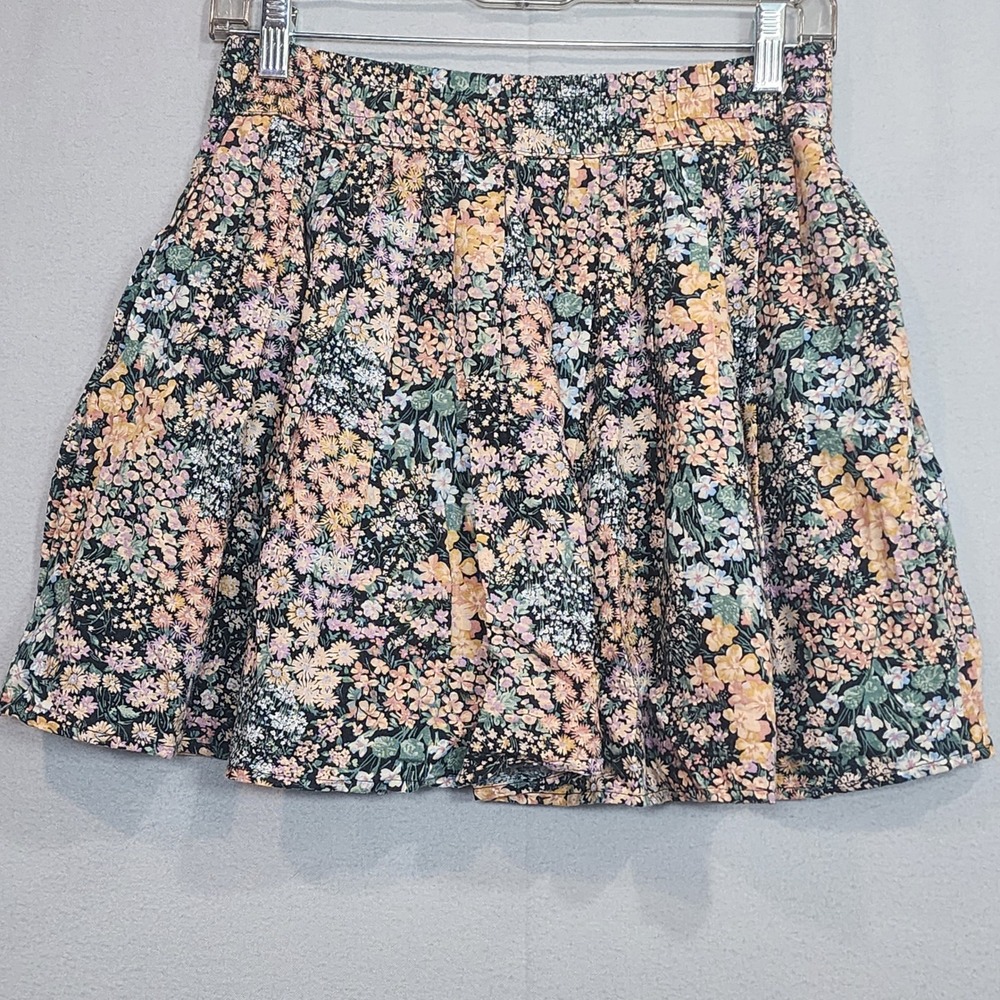 American Eagle Floral Skirt M Mid‎ Rise Mini Flounce Skirt Black Peach